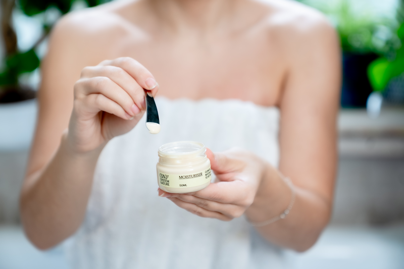 EYES & MOISTURISE